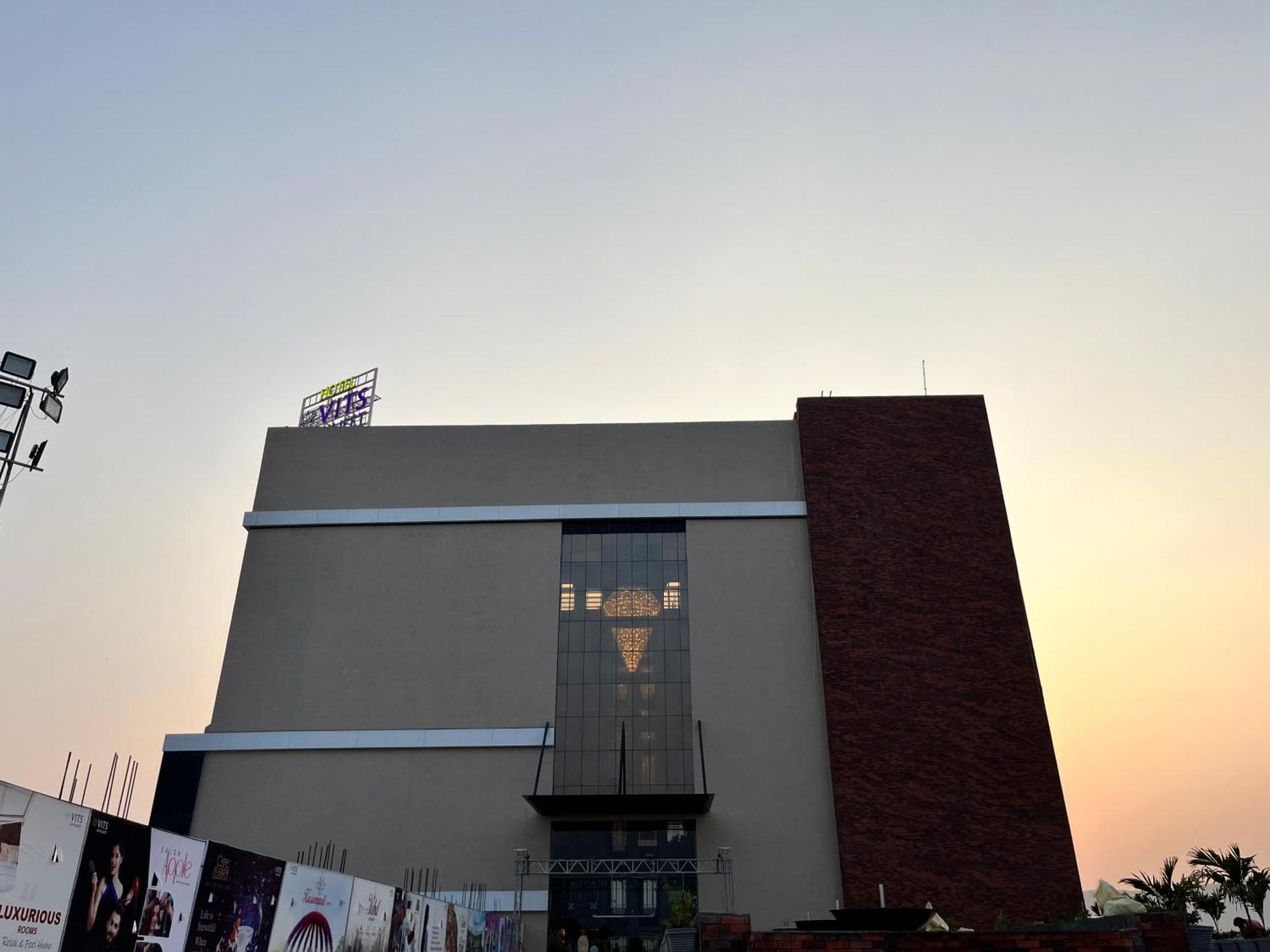 Vits Satyajeet Karad Hotel Exterior foto