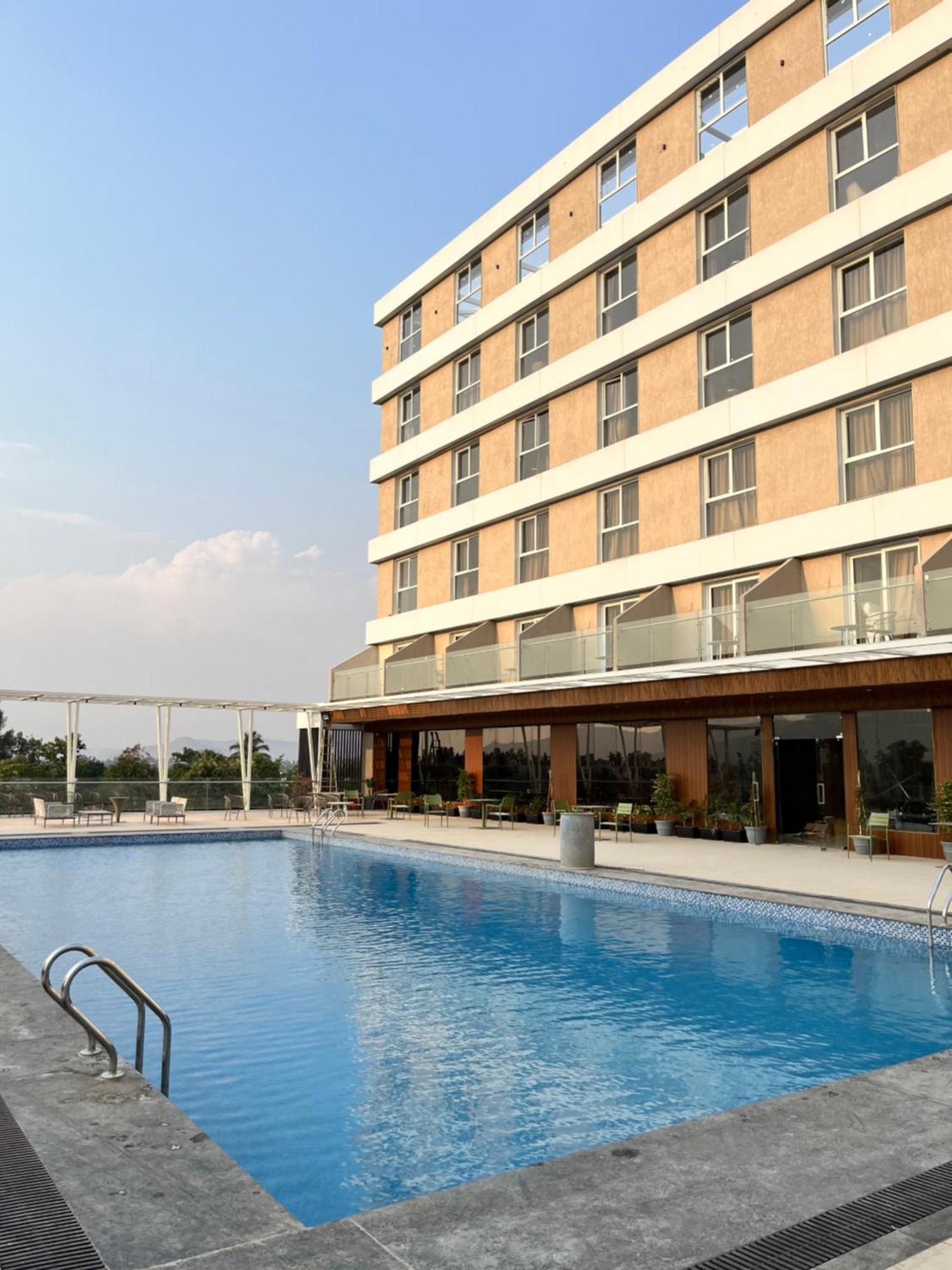 Vits Satyajeet Karad Hotel Exterior foto