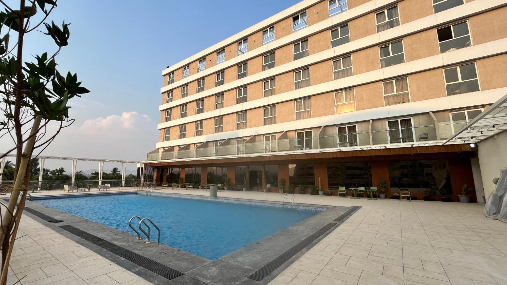 Vits Satyajeet Karad Hotel Exterior foto