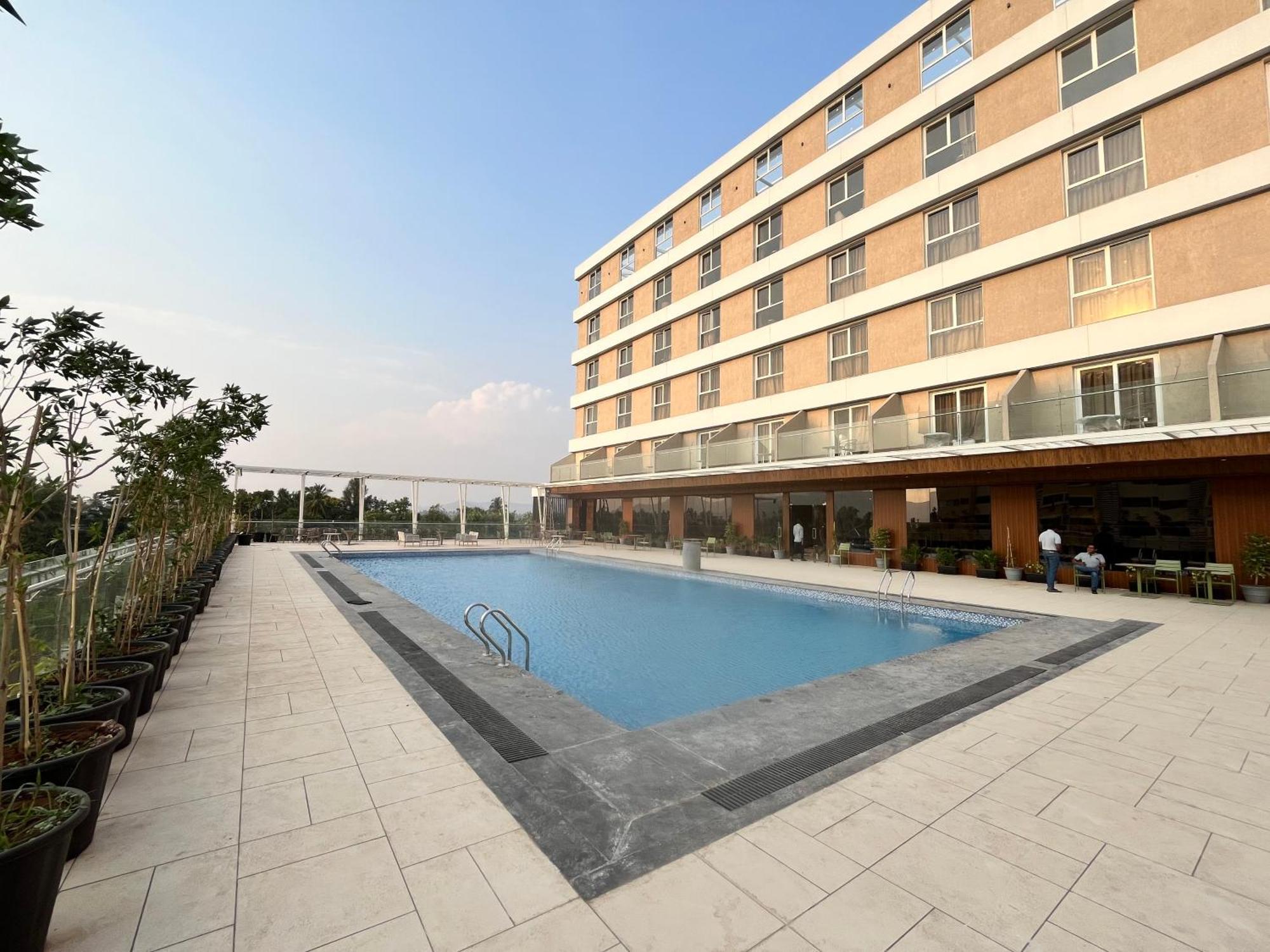 Vits Satyajeet Karad Hotel Exterior foto