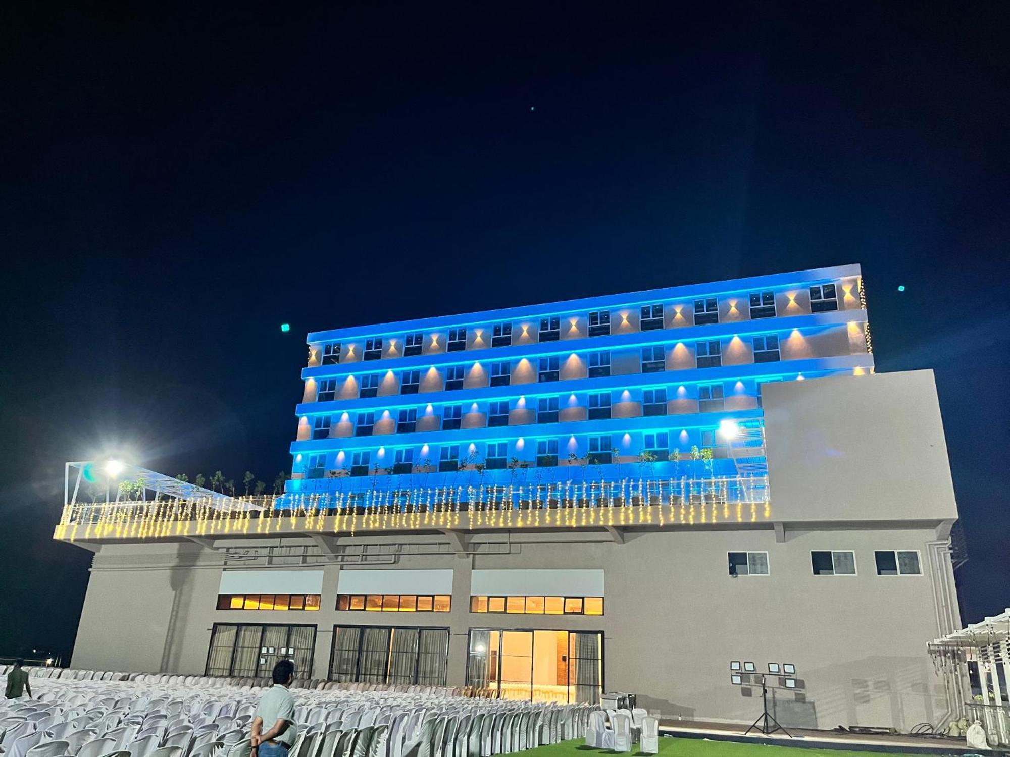 Vits Satyajeet Karad Hotel Exterior foto
